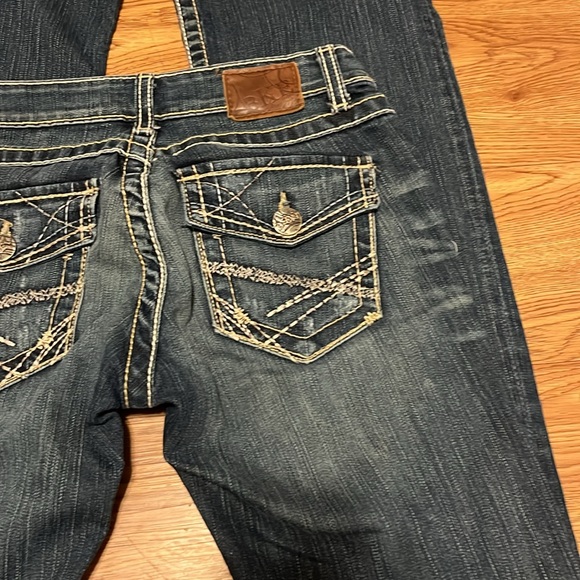 BKE Stella Women’s Low Rise Bootcut Distressed Jeans Blue Ornate Pockets 26x33 - Picture 5 of 10